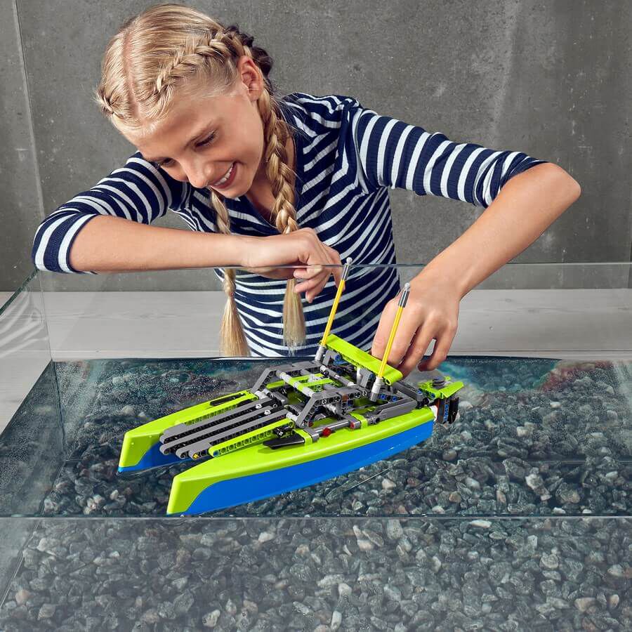 lego catamaran 42105