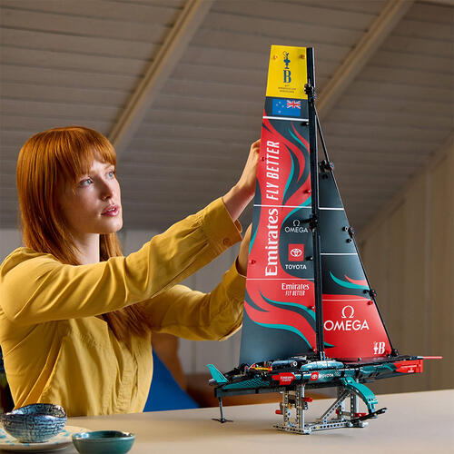 Lego technic 樂高&reg; 科技玩具 Emirates Team New Zealand AC75 Yacht 42174
