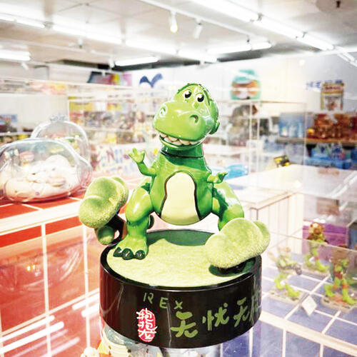miniso PIXAR 皮克斯抱抱龍無憂無慮系列擺件