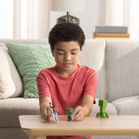 Minecraft A Minecraft Movie Woodland Mansion Throwdown Figure Pack