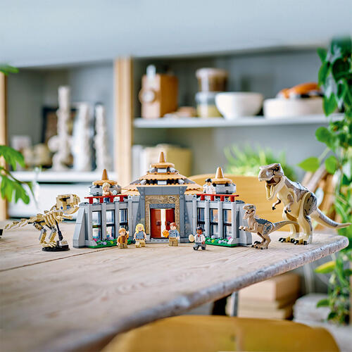 LEGO Jurassic World Visitor Center: T. rex & Raptor Attack 76961