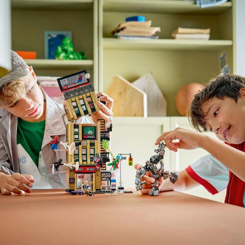 LEGO Marvel Super Heroes Spider-Man vs. Mysterio: The Daily Bugle 76342