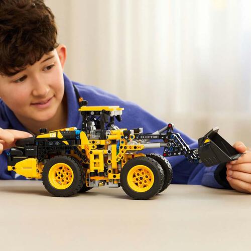 LEGO樂高機械組系列 Volvo L120 Electric 輪式裝載機 42209