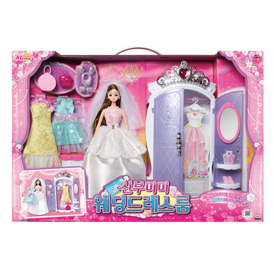 Mimi World Wedding Mimi Dress Room