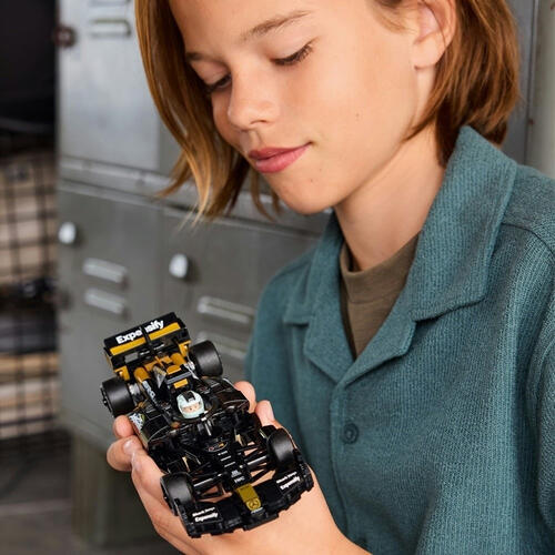 LEGO樂高超級賽車系列《F1 電影》APXGP 車隊賽車 77252